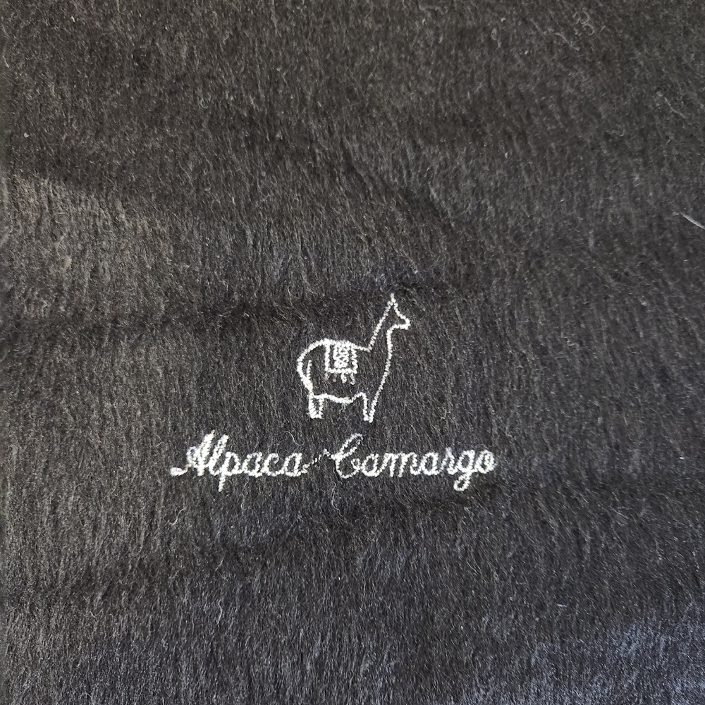 ALPACA CAMARGO alpaca wool fringed scarf in black made in Peru - Picture 4 of 9